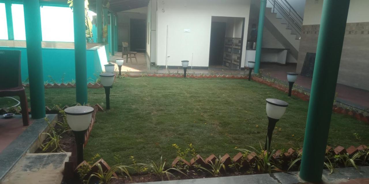M G Residency Hotel Chikmagalūr Exterior foto
