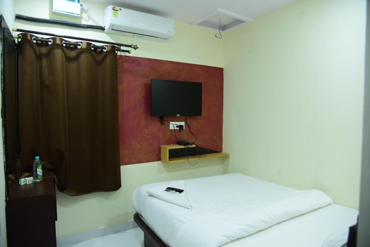 M G Residency Hotel Chikmagalūr Exterior foto