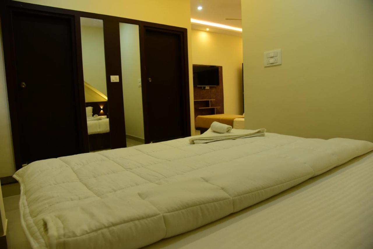 M G Residency Hotel Chikmagalūr Exterior foto