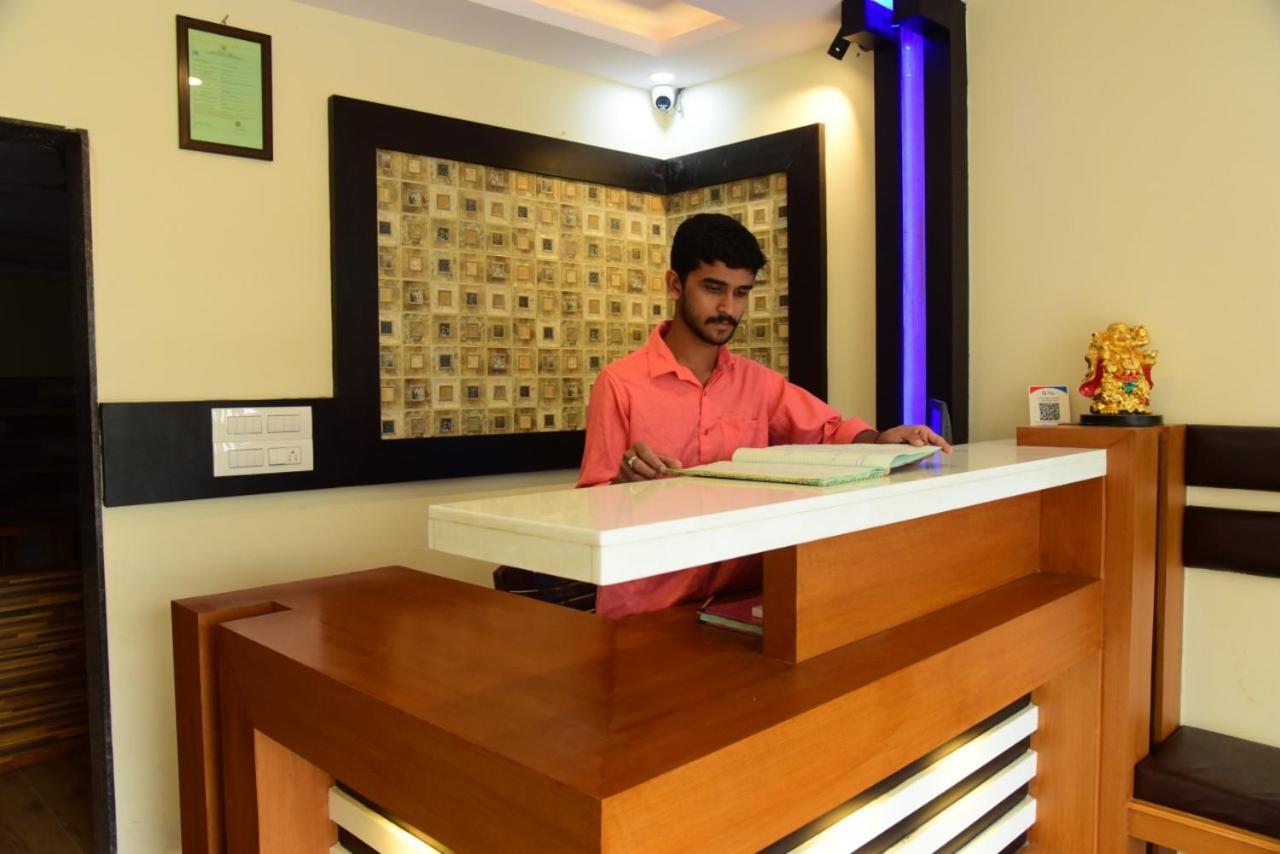 M G Residency Hotel Chikmagalūr Exterior foto